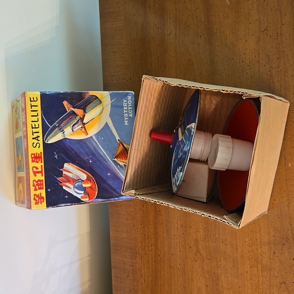 Vintage Mystery Action Satellite Tin Toy in original box - Picture 11 of 13